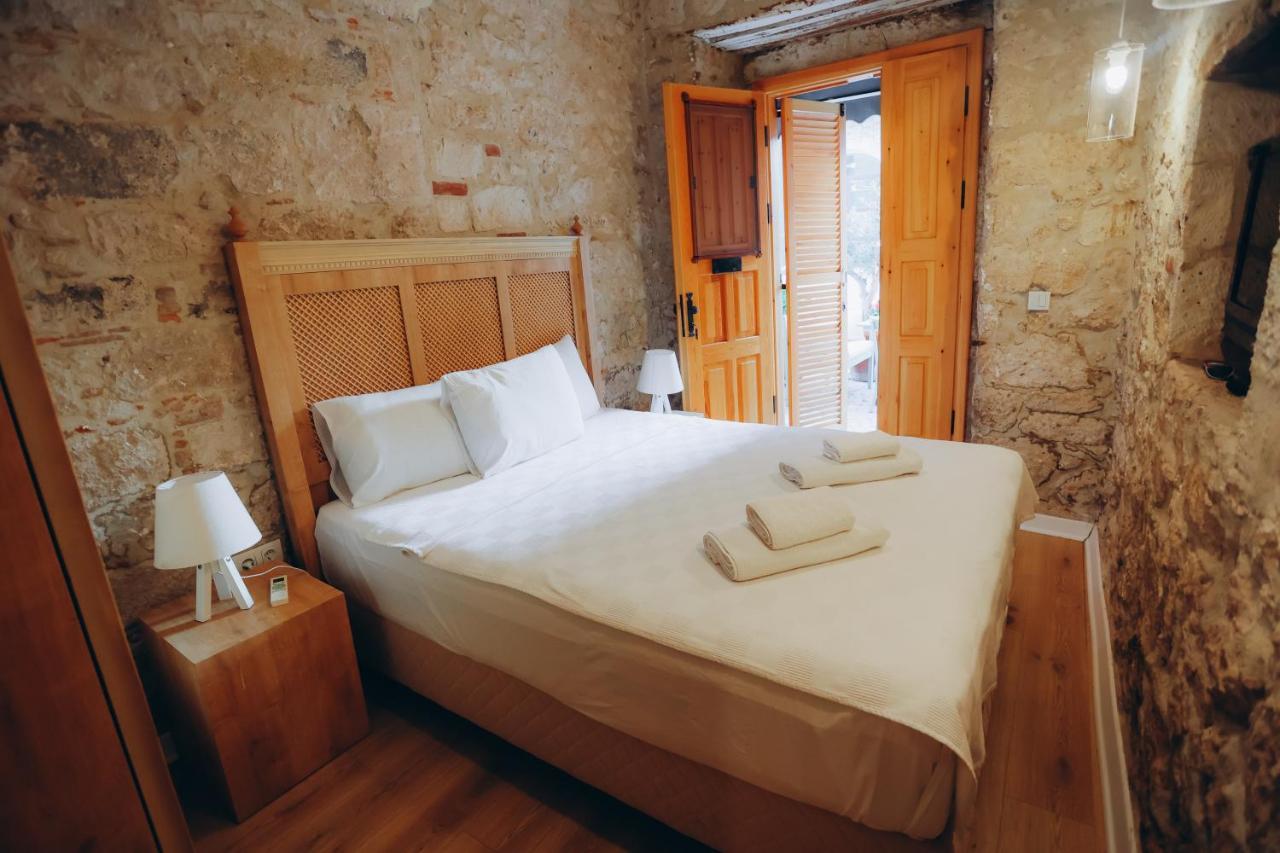 1881 Halil Efendi Otel Alacatı Bagian luar foto
