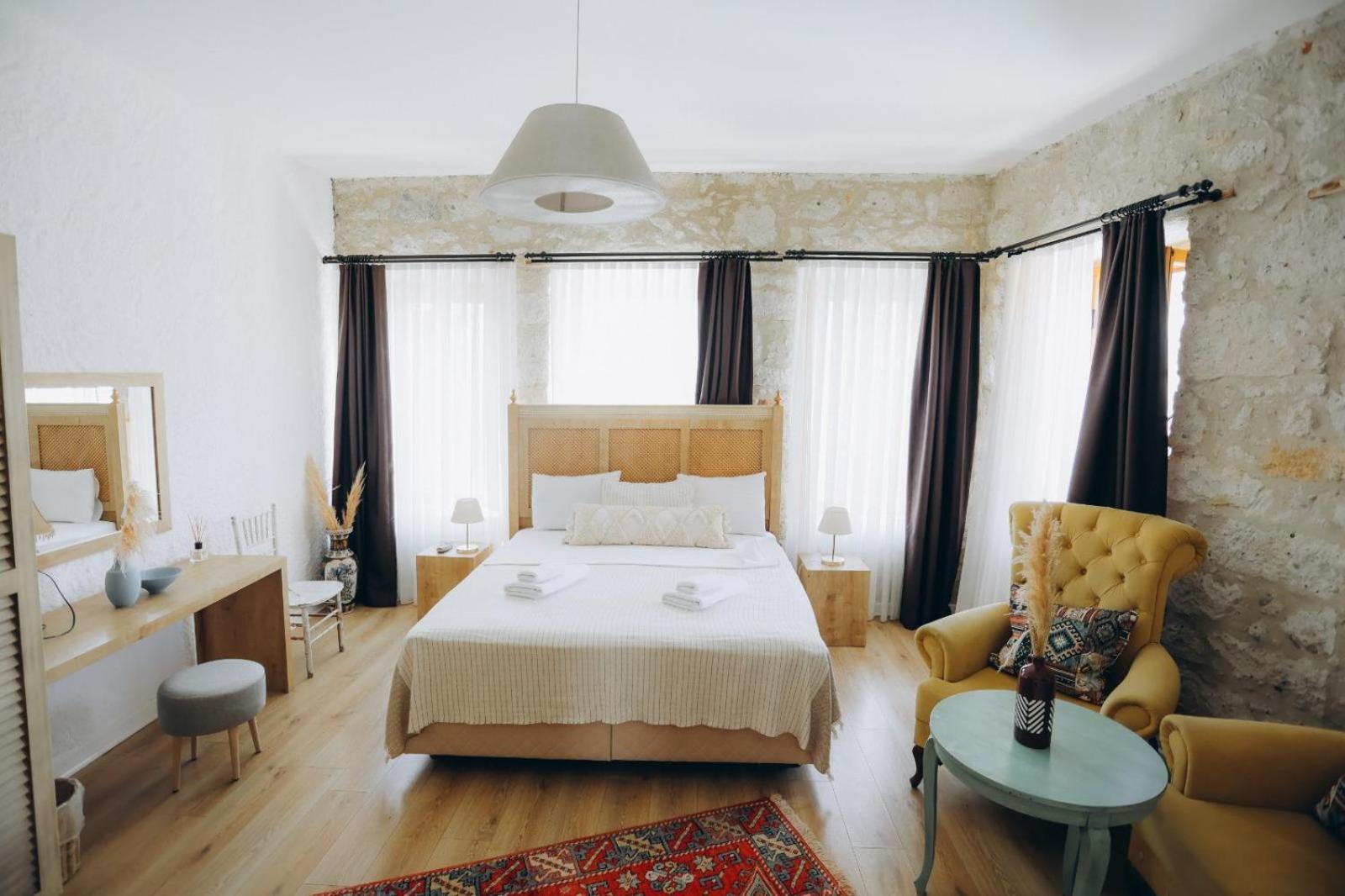 1881 Halil Efendi Otel Alacatı Bagian luar foto